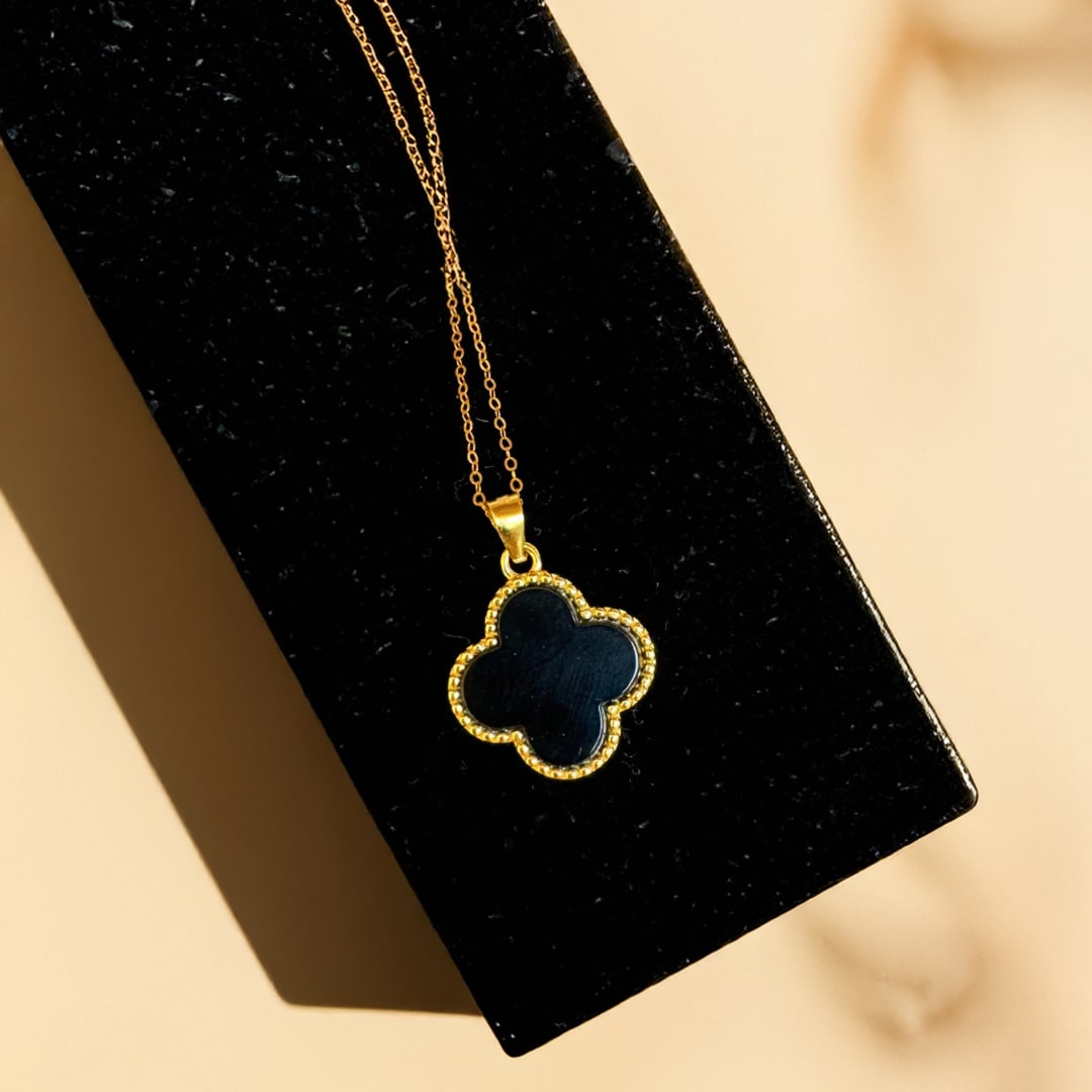 “Lucky Clover” Necklace in Mother-of-Pearl or Onyx