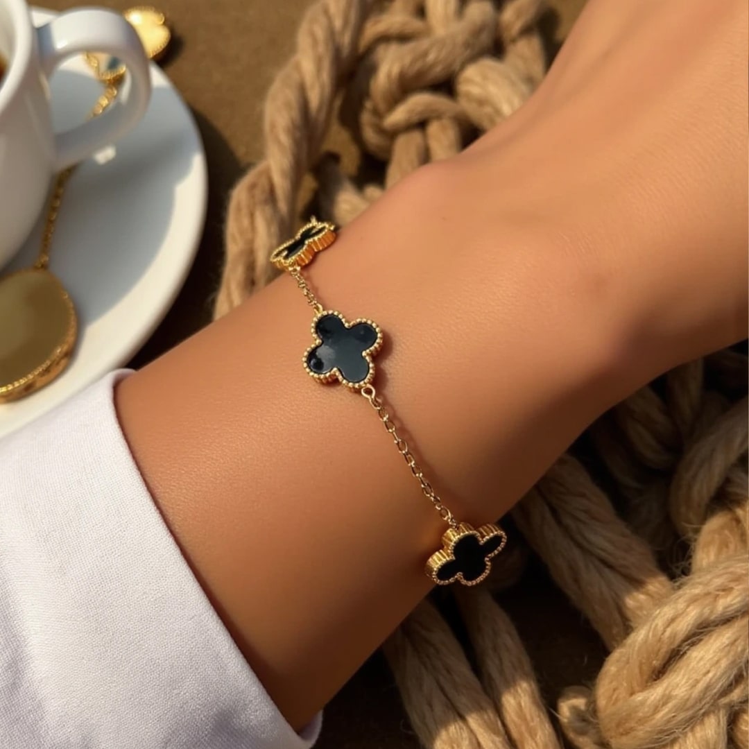 “Lucky Clover” Bracelet in Mother-of-Pearl or Onyx