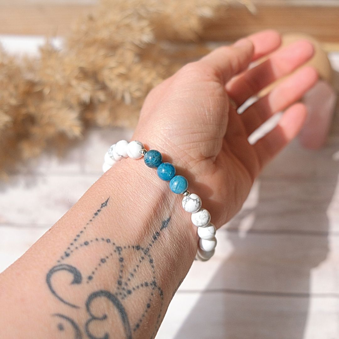 “Slimming” Bracelet in Apatite & Howlite