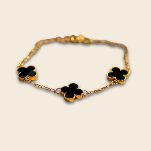 “Lucky Clover” Bracelet in Mother-of-Pearl or Onyx